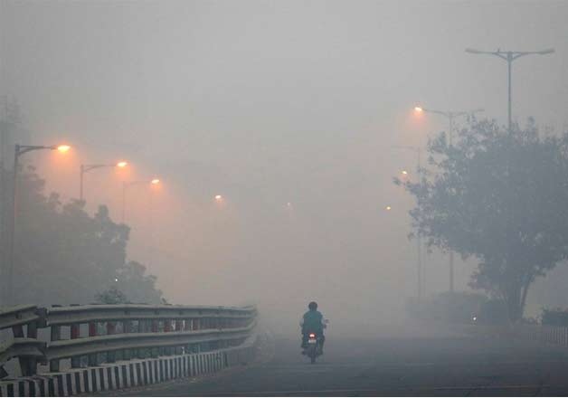 Delhiites suffer as worst ever smog engulfs national capital