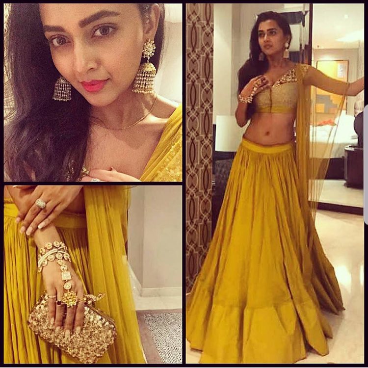 Tejaswi Prakash donned a chartreuse-coloured outfit by The Style Ease. 