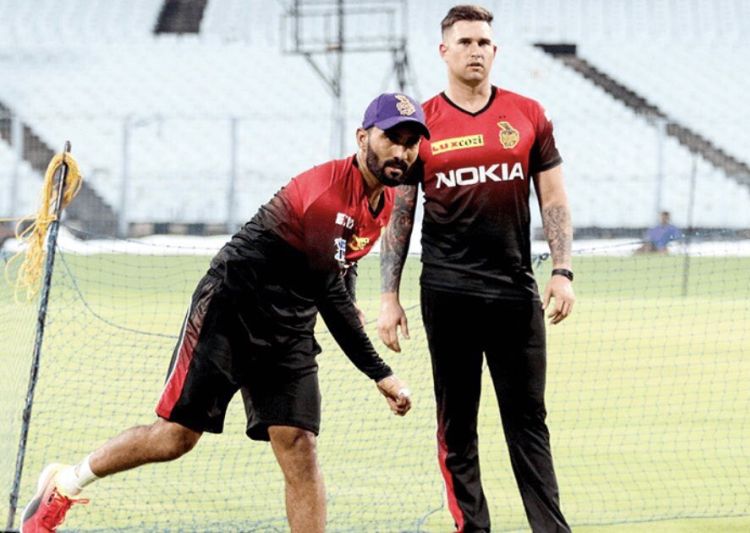 Only time will tell whether the absence of their most successful skipper, Gautam Gambhir, will impact KKR or not, but in new captain Dinesh Karthik (L) they will find a seasoned campaigner who feels he has matured enough to 