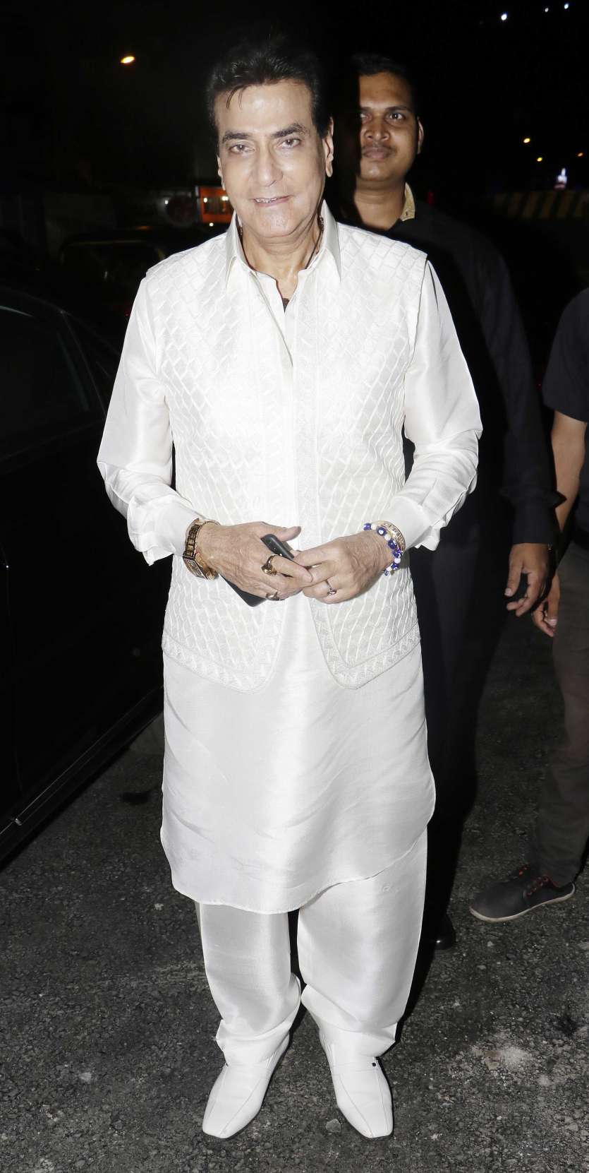 Clad in a white kurta, Jeetendra was beaming with joy.