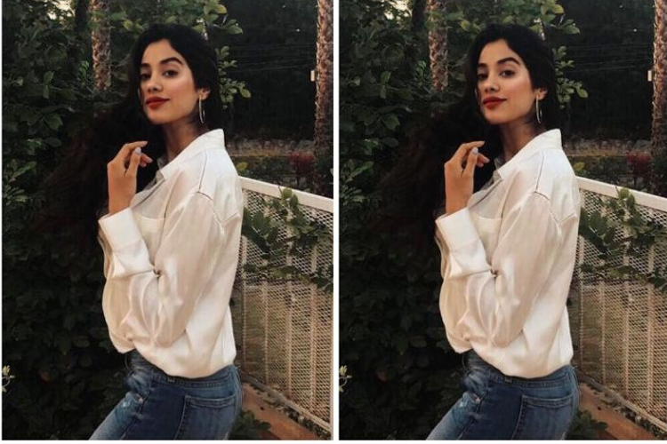 Janhvi in her off-white top and blue denim is looking summer ready in this pic.  