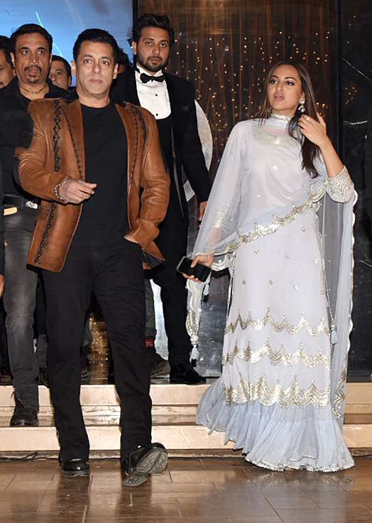 Salman Khan, Sonakshi Sinha make heads turn at a Mumbai wedding