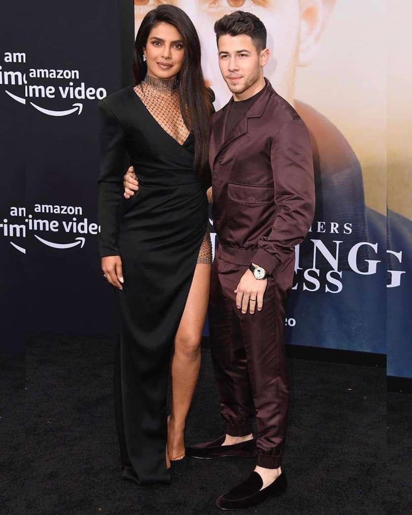 Priyanka Chopra and Nick Jonas looked absolutely stunning as they walk at the premiere of Jonas' brothers documentary Chasing Happiness.