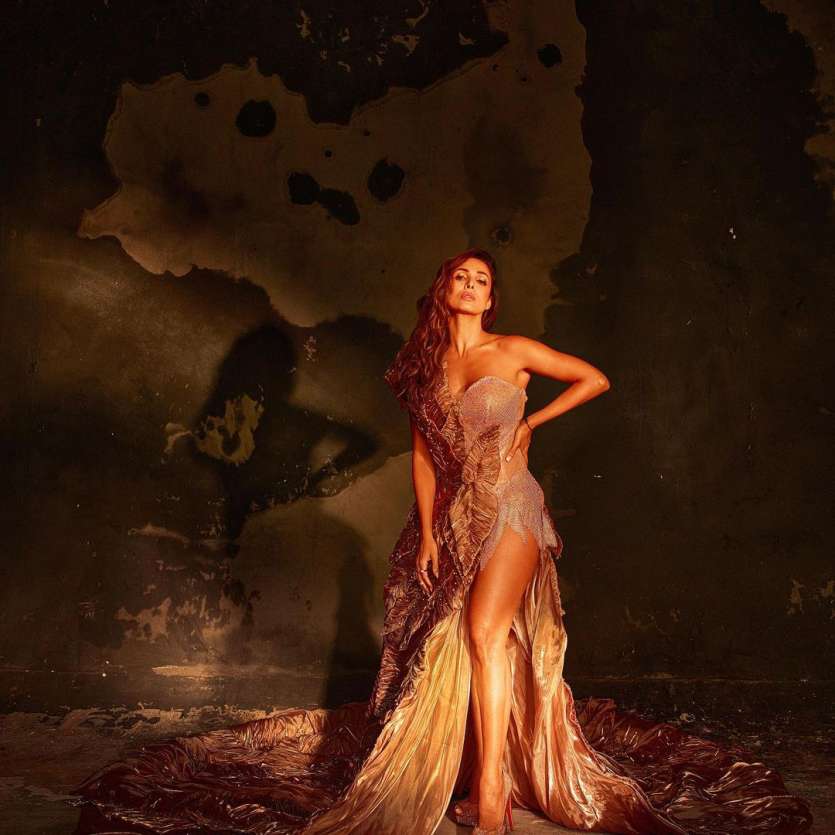 After releasing the first promo of the show, Malaika Arora shared breathtaking photos from the shoot. Setting the internet on fire, the diva looked nothing less than a sexy siren.