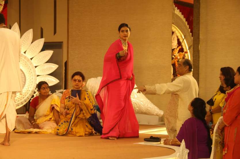 Bollywood actress Kajol celebrated the festival of Maha Saptami with her cousin actress Sharbani Mukherjee and other family members. 