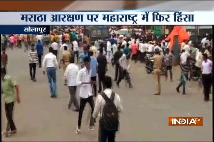 Police had to lathicharge to control violent mob in Solapur