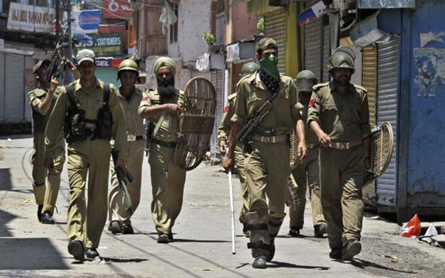 UP: Two communities clash outside gurudwara in