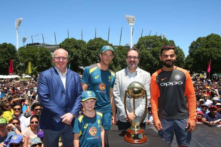 Virat Kohli and Time Paine posing with the Border-Gavaskar