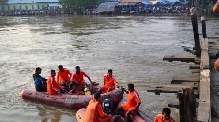 Pakistan Boat Capsize Death Toll Rises To 8 Dozens Missing World News India Tv 8889