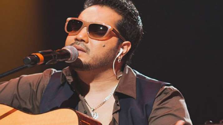 Mika Singh returns from Pakistan and shouts Bharat Mata Ki Jai in viral video, Twitterati says, ‘Ab