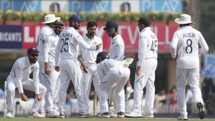 India's Sahbaz Nadeem, center without cap, and teammates
