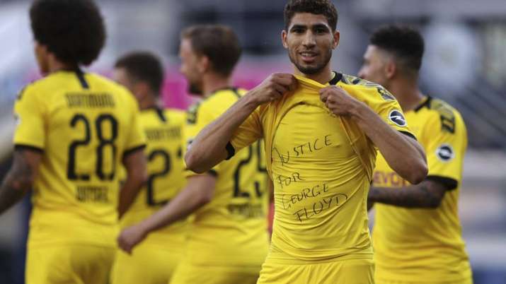 Achraf Hakimi Mouh of Borussia Dortmund celebrates scoring