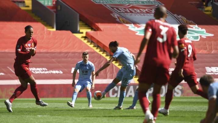 Burnley's Jay Rodriguez, center, shoots and scores his