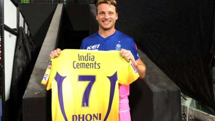 Jos Buttler receives MS Dhoni's jersey from 200th IPL game