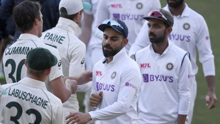 India's Virat Kohli, center, shakes hands with Australian