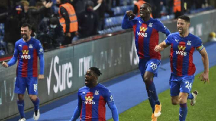 Crystal Palace's Jeffrey Schlupp, (15), celebrates after