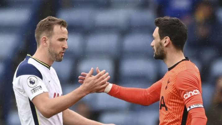 Tottenham's Harry Kane, left, shakes hands with Tottenham's