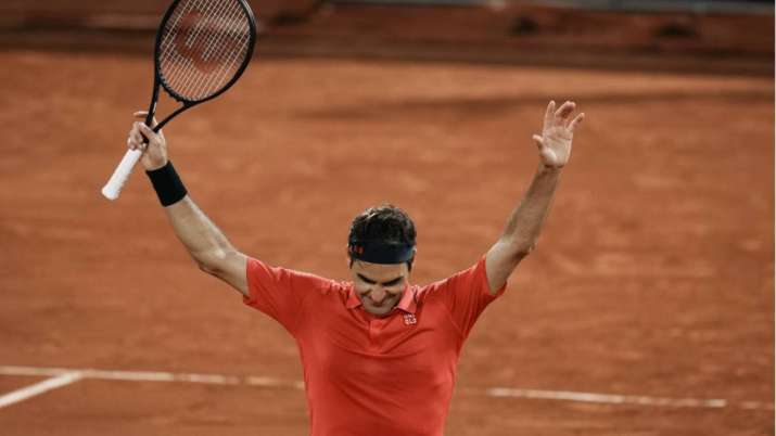 Le Suisse Roger Federer célèbre après sa défaite