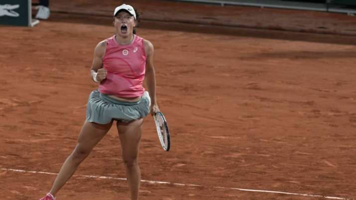 French Open 2021: Iga Swiatek survives a tough test from Marta Kostyu