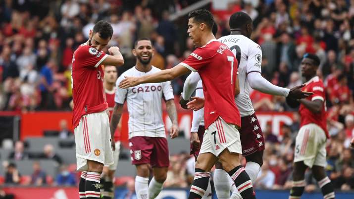 Bruno Fernandes of Manchester United looks dejected after