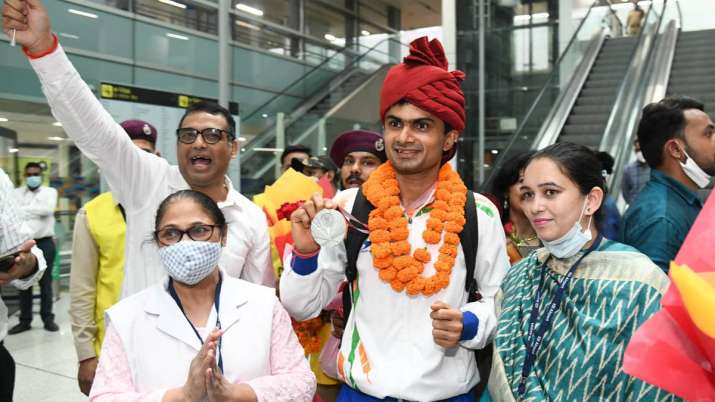 India's history-making Paralympians return to rousing
