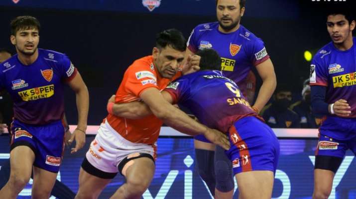 Dabang Delhi playing against Gujarat Giants in a Pro Kabaddi League 8.