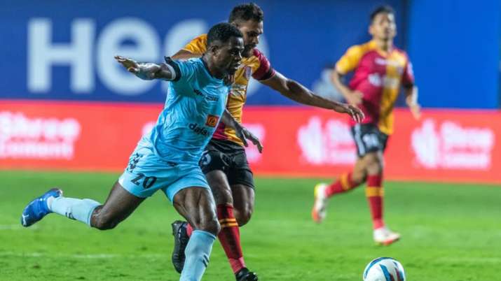 Bartholomew Ogbeche (in blue) of Odisha FC and Adil Kha of East Bengal vie for the ball during the ISL mat